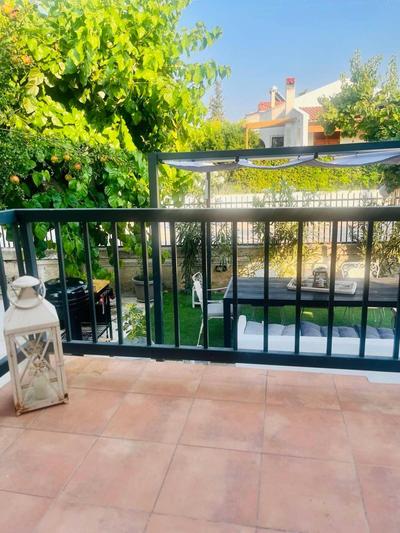Detached renovated cottage with a garden 3 min walk from the beach
