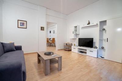 Petralona station apartment