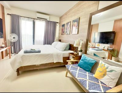 Iloilo Travelers Crib The King Bed