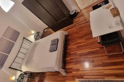 Efi's cozy and bright one-bedroom apartment