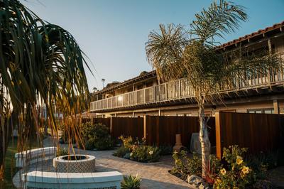 El Caminante Bar & Bungalows