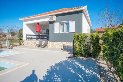 Holiday home with heated pool