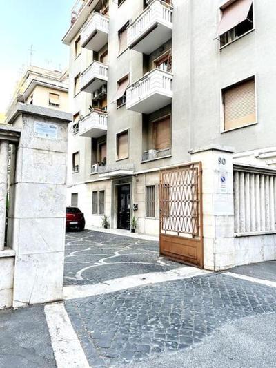 Carpegna Park Apartment by Cornelia subway