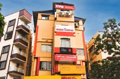 Hotel O by OYO The Royal Velvet