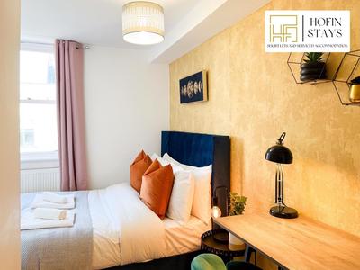 Last-Minute Reserve l Premium Deal on 2 Double Bed Apartment for 6 Guests l Best Deals l Hofin Stays Short Lets & Serviced Accommodation