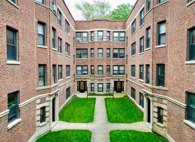 Comfy Retreat In Rogers Park, Prime Location!