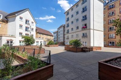 Stylish Apartment in Northampton Town Centre by Yoko Property
