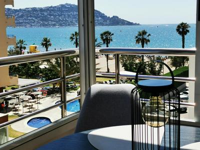 Spacieux Appartement Rose front mer et piscine