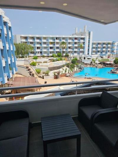 Flora apartment poolside view Green park