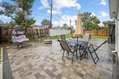 3Bd 2Ba House with Parking Laundry and Large Patio
