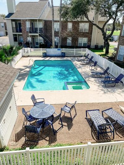 Spacious Family Value Retreat - Pool and Garage