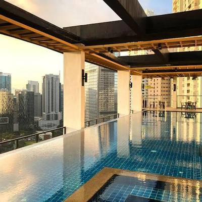 Luxe Suite Stays at Bonifacio Civic Center Tower