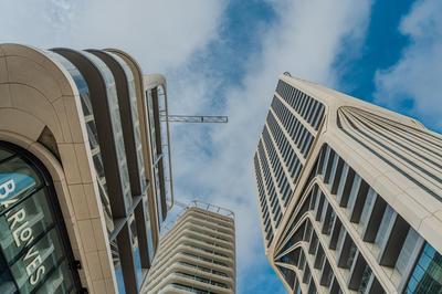 Prestigious apartment with common roof top pool in Mercury Tower