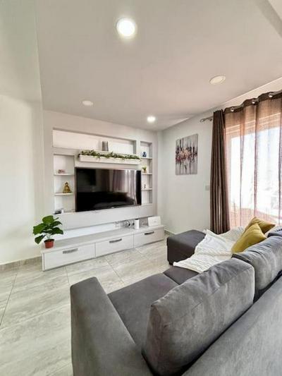 Elegant 2 Bedroom Penthouse in St Julians STJ411