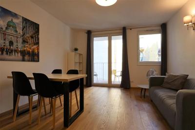 Spacious Group Apartment with Balcony