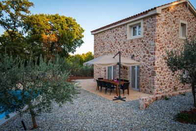 Romantic villetta - pool, nature, privacy - by TRAVELER tourist agency Krk - ID 2182