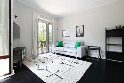 Just Urban Stays - Stylish and Spacious 90 sqm Flat - 5 min to M1 and M2