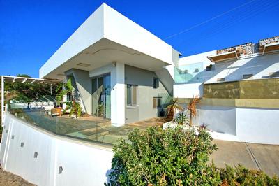 Villa Sapphire by PosarelliVillas