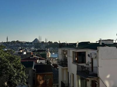 2Br, 2Ba 3rd floor of Historical Building, Galata