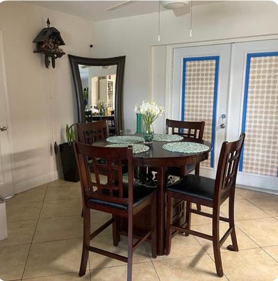 Private room with shared bathroom in Hollywood area
