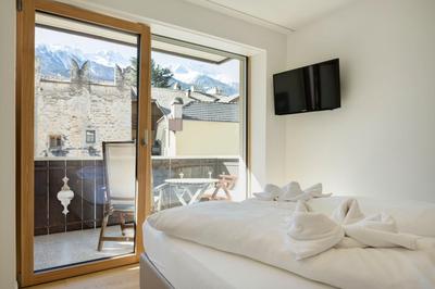 HEIMAT - Chic & Spacious Alpine Escape Schlanders