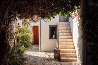 Muazzo Historic Residence, in the Village Core, By ThinkVilla
