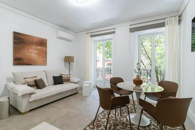 Modern and Bright-1Bedroom 2Bathrooms-La Latina