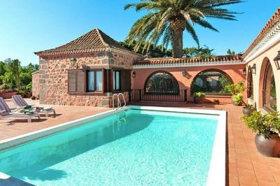 Luxurious Villa Oasis in Santa Brigida