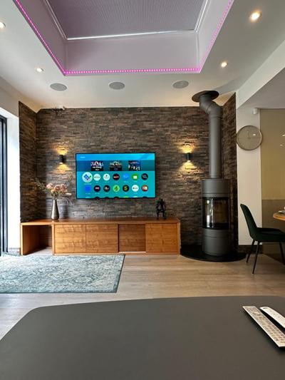 Apartment in Guildford with Parking