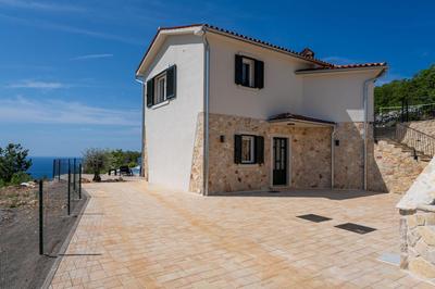 Seaview Villa Mare Visum in a peaceful location