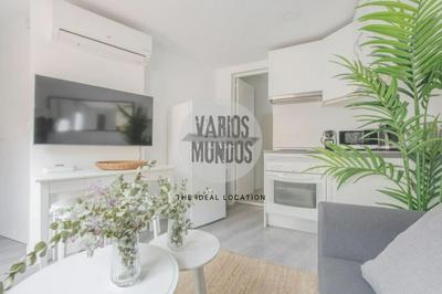 Siente Madrid para 3, al pie de Gran Vía E2