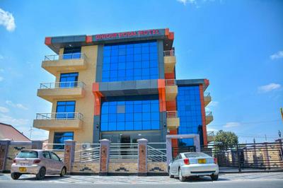 UNIQUE ROYAL HOTEL AND SUITeS