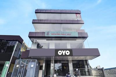 Hotel O Gayathri Lodging & Boarding