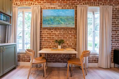 Natchez Charm - Studio, 1 Bath, Full Kitchen, King Bed, 2 Blocks from Mississippi River