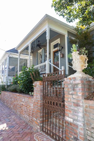 The Dollhouse - 3 Bed, 2 Bath, Walk to Downtown