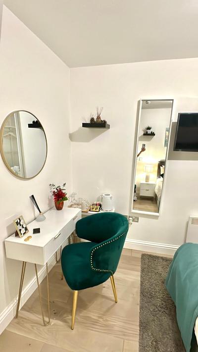 The Green Luxe En-Suite in Stratford