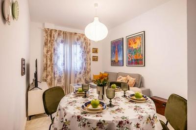 Piso con patio privado y parking Nervión Sevilla