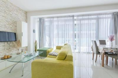 Penthouse with Side Sea View