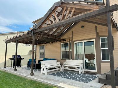 Spacious Family Retreat with Hot Tub & Home Theater