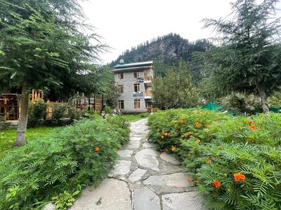 Heavens retreat,Club nirvana stays