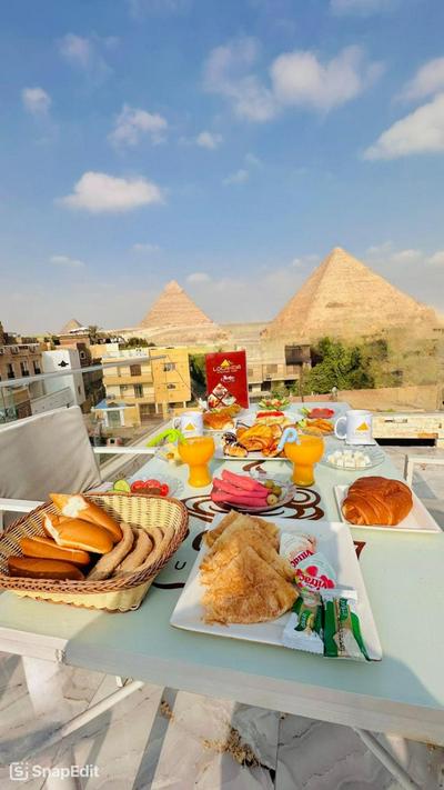 Locanda pyramids view