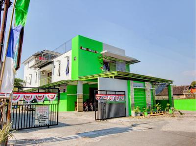 RedDoorz near Tugu Kartasura 2