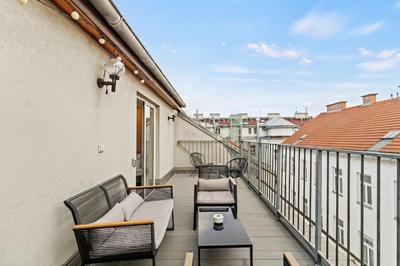 Spacious Lejlighed next to Shopping Mall with Balkon, Billede 2