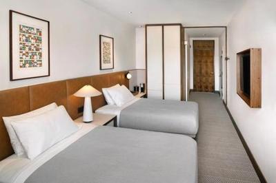 Deluxe Airport and free shuttle service