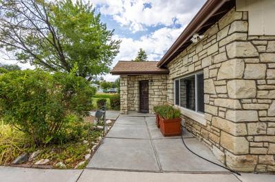 Cozy 2BR Home Near UNR with Large Deck & Parking