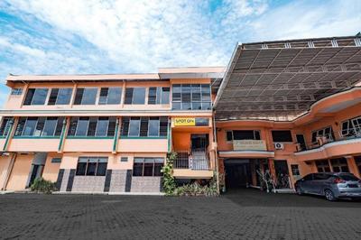 SUPER OYO 2865 Sartika Inn Pati