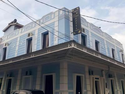 Grand Emperom Hotel Mitra RedDoorz