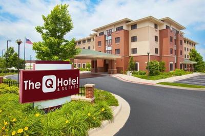 The Q Hotel & Suites