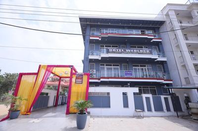 Hotel Wedlock Premium Huda City