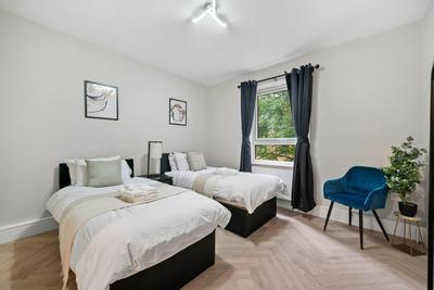 London Zone 2 Stylish 3 Bedroom Apartment Long Stay Special Prices Free Parking